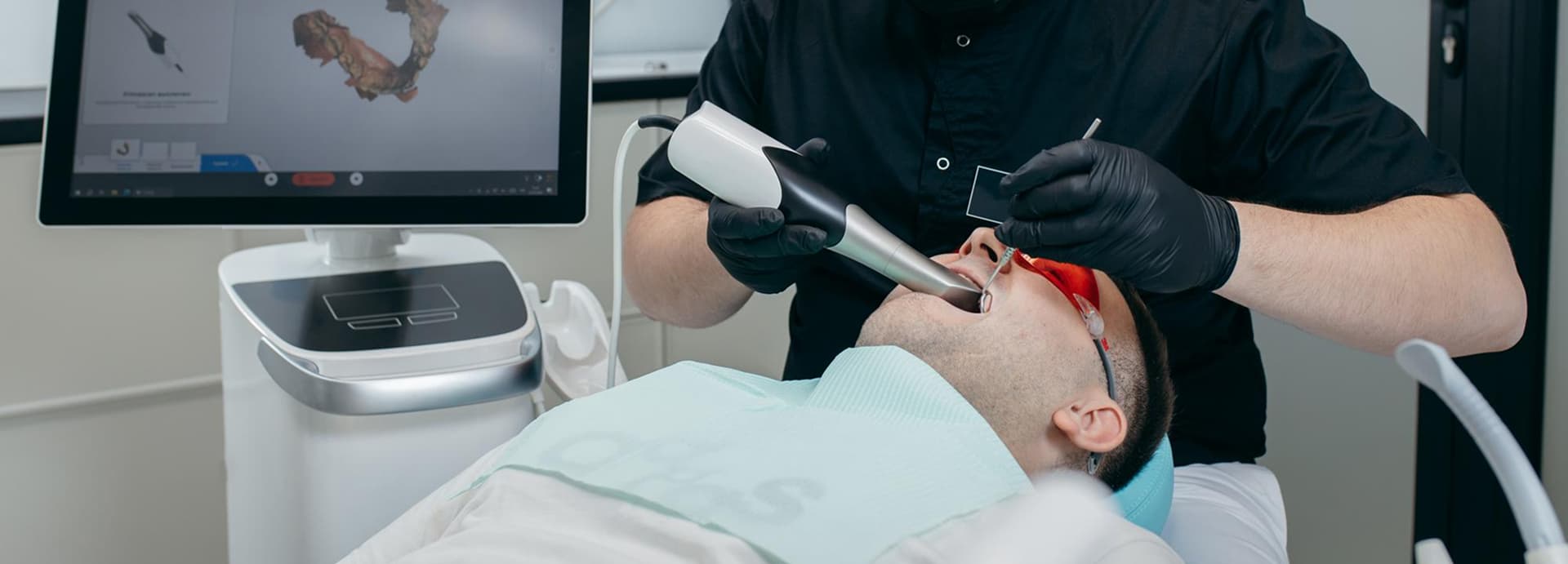 Holding a clear orthodontic aligner