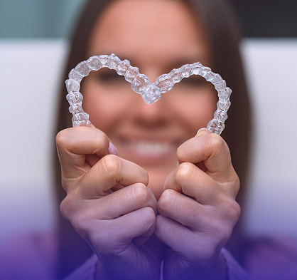A custom clear retainer