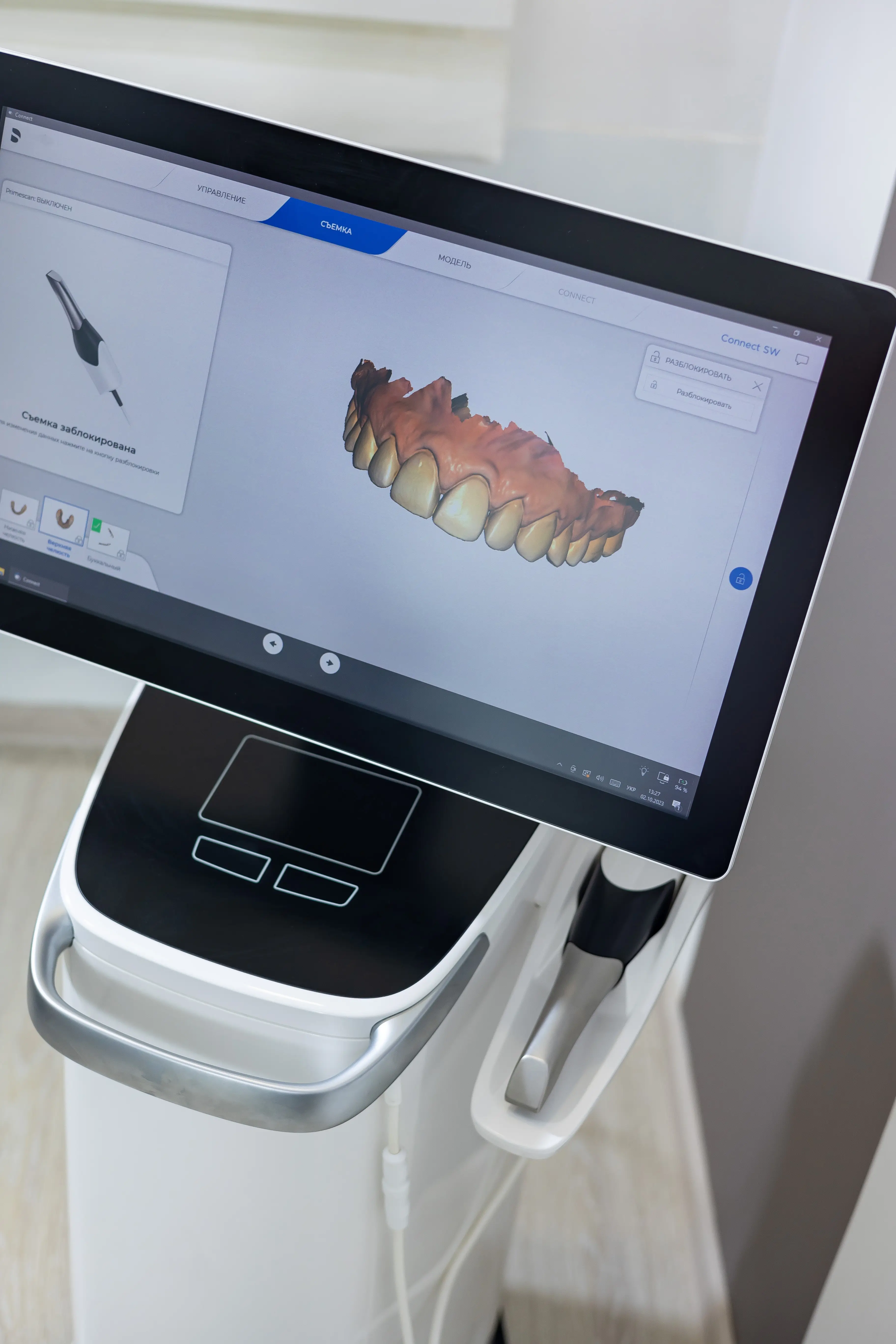 A dentist showing a patient real-time intraoral camera images on screen at Dentistry at Millennium Park in Chicago